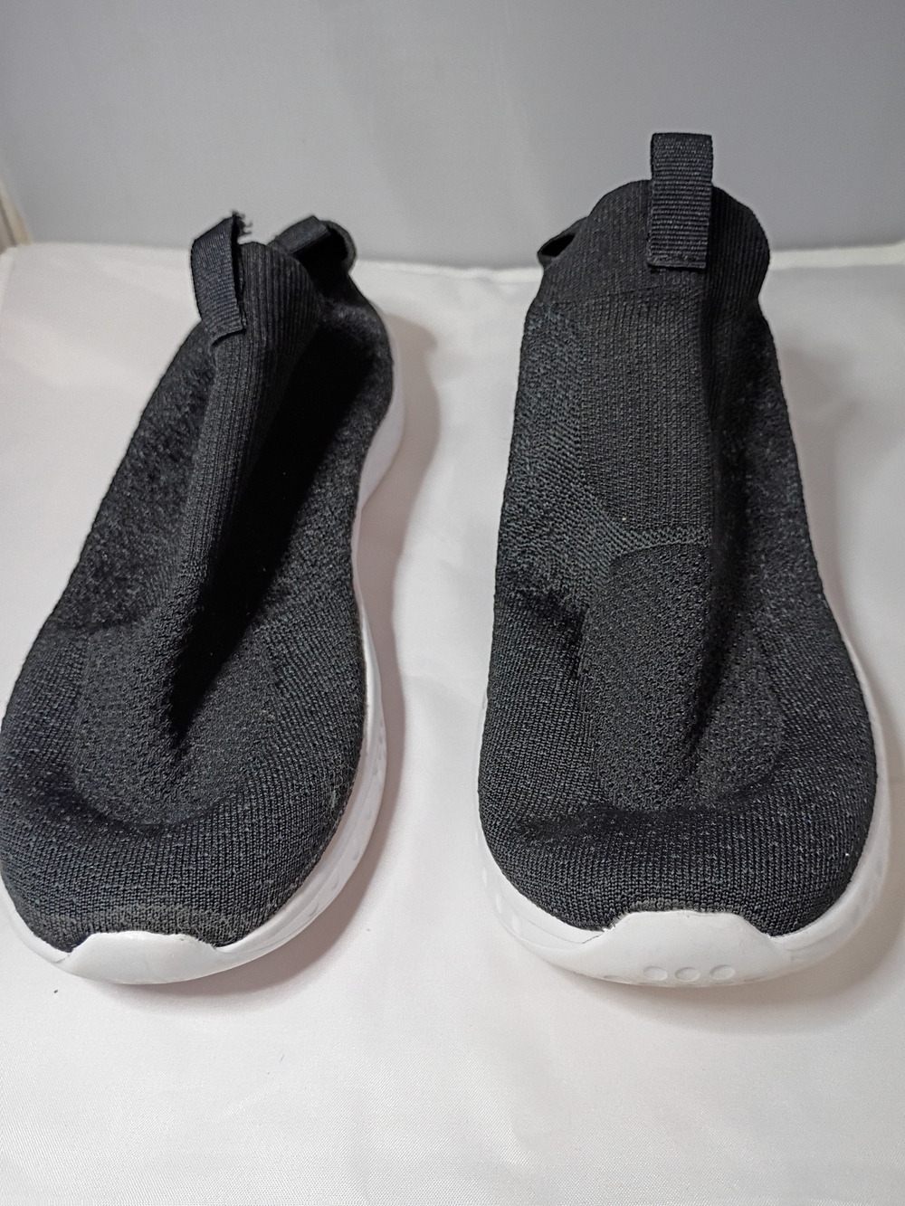 Avia Black Slip-On Knit Sneakers with White Soles Sz 11 W